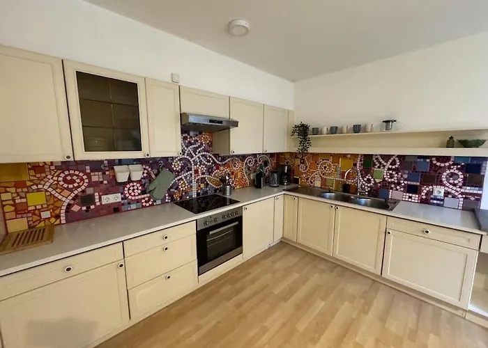 Geraeumige Im Zentrum Von Apartment